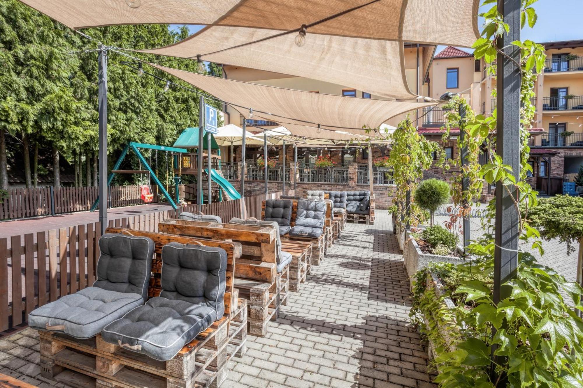 Hotel Lidovy Dum Bzenec Exterior photo